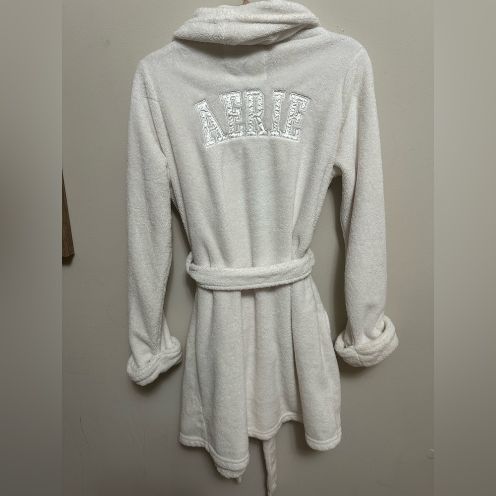 EUC Aerie Plush Belted Bathrobe Robe White M